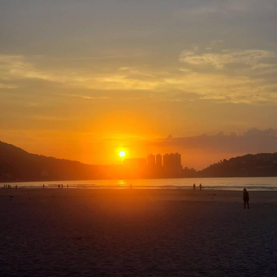 Apartamento Recém-Reformado! Amplo e Belíssimo! - 3 quadras do mar! Guarujá Esterno foto